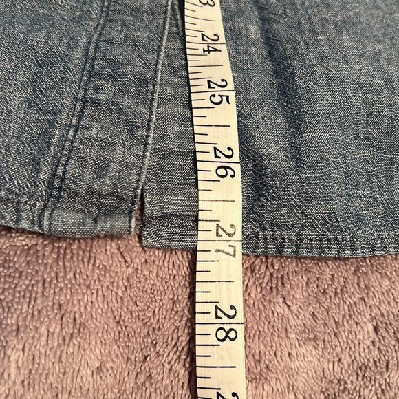 Merona Woman’s denim shirt. Size Medium. - Picture 9 of 10